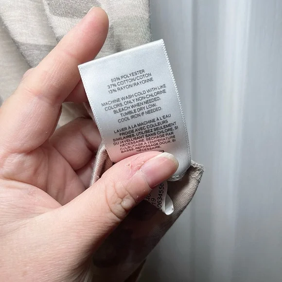 Express One Eleven V-Neck Camo Print Women's Tee - Picture 5 of 11